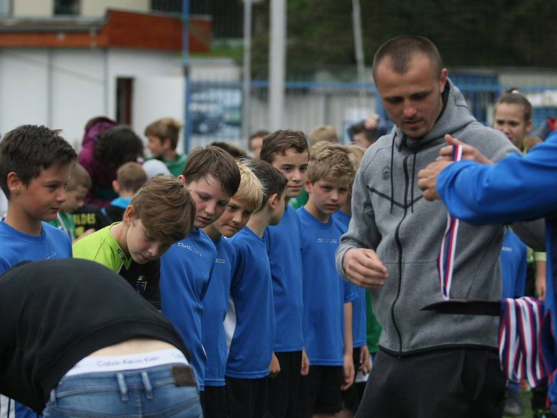 Dvě kategorie žáků ze základních škol Libereckého kraje bojovalo o titul krajského mistra v malém fotbale, který pořádal McDonald. Šlo o 21. ročník McDonald´s Cupu.