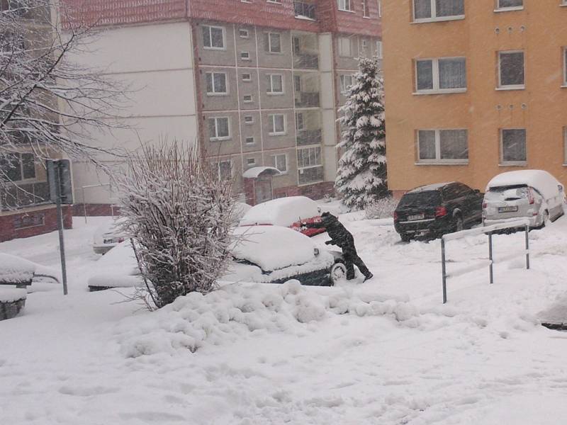 Husté sněžení ve Vratislavicích nad Nisou.