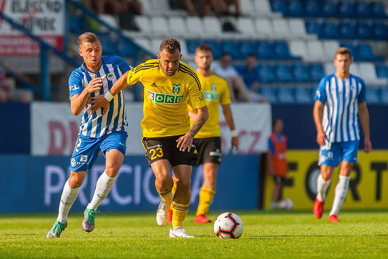 Zápas 1. kola první fotbalové ligy mezi týmy FC Slovan Liberec a MFK Karviná se odehrál 21. července na stadionu U Nisy v Liberci. Na snímku zleva Radim Breite a Lukáš Budínský.