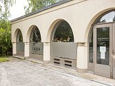 Město Liberec už kompletně převzalo budovu krematoria od bývalého nájemce a začalo od července krematorium včetně městské pohřební služby provozovat.