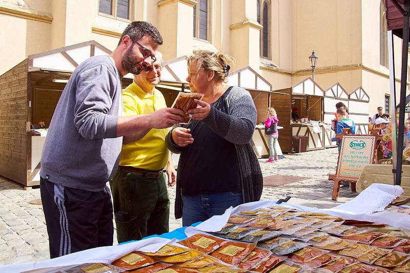 Farmářské trhy v Kostelní ulici.