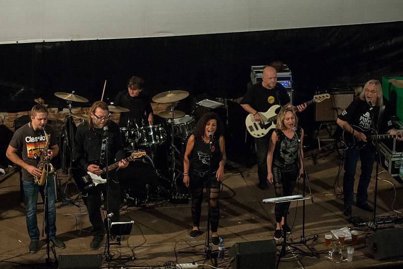 Hudba Praha Band odehrála 5. října v Liberci koncert ke 110 letům od založení prvního a zároveň nyní již posledního libereckého kamenného kina Varšava.