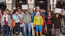 Demostrace nazvaná "Proč? Proto!" proběhla 10. května na náměstí Dr. E. Beneše v Liberci.