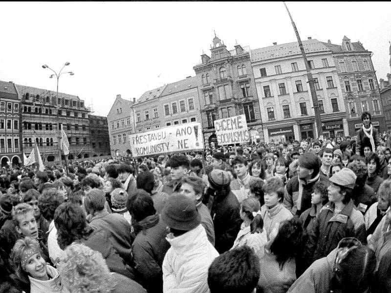 Připomeňte si, jak to vypadalo v Liberci v listopadu 1989.