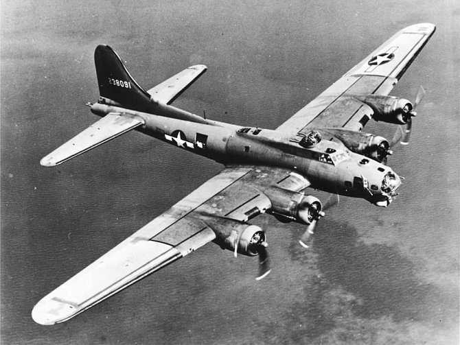 Letadlo B-17G , které se zřítilo nedaleko místa, kde v současné době vzniká pomník.