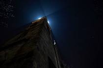 V minulých letech se ke kampani připojil i Hrádek nad Nisou, kde zhaslo veřejné osvětlení a do noci zářily jen hodiny na temné věži Chrámu Pokoje.