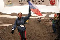 LIBERECKÁ VYTRVALKYNĚ IVANA PILAŘOVÁ šťastně v cíli Arktického maratónu