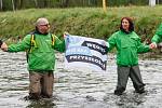 Živý řetěz proti rozšiřování dolu Turów na česko-polsko-německém Trojzemí.