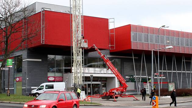 INTERSPAR v Liberci u bazénu končí. Prodejna se otevře jako Albert.