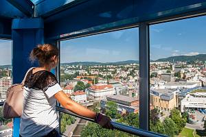 Návštěvníci mohou v letních měsících navštívit vyhlídku v 17. patře nejvyšší budovy Liberce, v sídle Krajského úřadu Libereckého kraje. Ilustrační foto