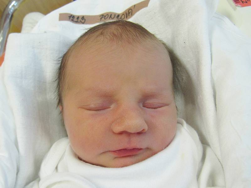 EMA PONCOVÁ Narodila se 4. října v liberecké porodnici mamince Petře Poncové z Raspenavy. Vážila 2,48 kg a měřila 47 cm.