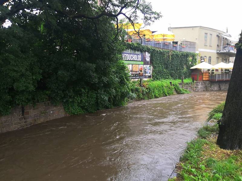 Sobotní déšť zvedl hladin řek v Libereckém kraji.