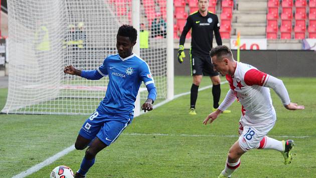 MOL cup, čtvrtfináleSlavia Praha - Slovan Liberec, zleva: Murphy Dorley (L) a Jan Bořil (S).