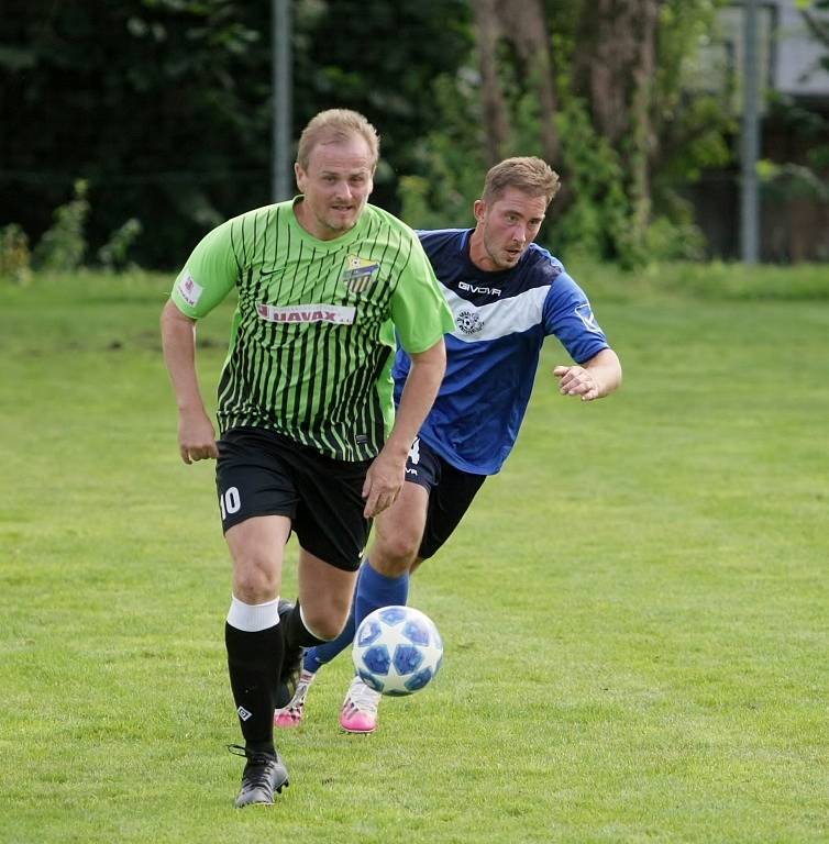 Krásná Studánka B (v modrém) porazila Rozstání B 3:0.