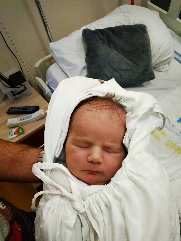 Daniel Machačka se narodil 8. října 2018 v Liberecké porodnici mamince Dominice Plodkové z Liberce. Vážil 3,8 kg a měřil 51 cm.
