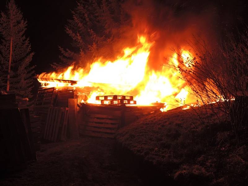  Požár chatky v Proseči nad Nisou.