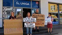 Protest u libereckých pojišťoven.