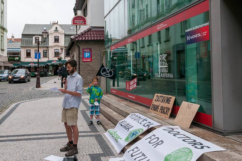 Happening u liberecké pobočky pojišťovny Generali.