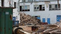 Demolice budov v Liberci v ulici U Nisy.