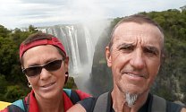 Cestovatelé navštívili Viktoriiny vodopády.