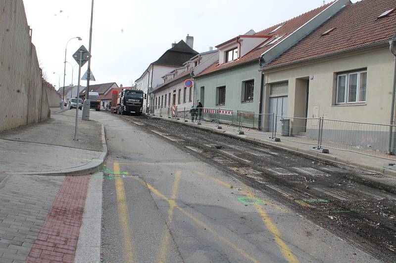 V Jindřichově Hradci probíhá 2. etapa rekonstrukce Václavské ulice. Objížďka vede okolními ulicemi.