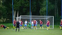 Fotbalisté Studené (v modrých dresech) doma v 2. kole I. B třídy porazili Novou Bystřici 4:3.