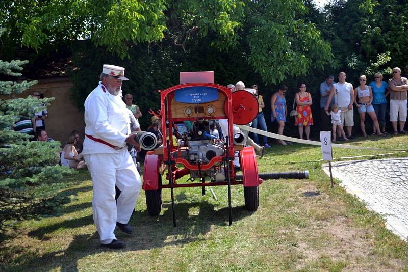 Oslavy 120 let SDH Pluhův Žďár. Zlatým hřebem byly ukázky historické techniky.