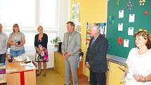 Ve Studené v roce 2013 vyrazili školáci do nově zrekonstruované a zateplené školy. Prvňáčky, kteří naplnili dvě třídy, přivítal starosta obce Vítězslav Němec.