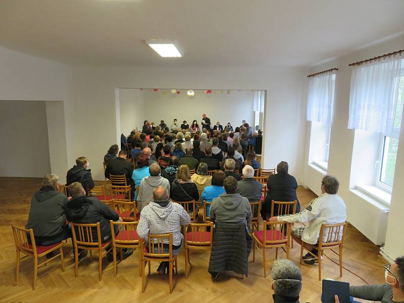 Mimořádné jednání zastupitelů obce Člunek ve středu 12. května v Kunějově.