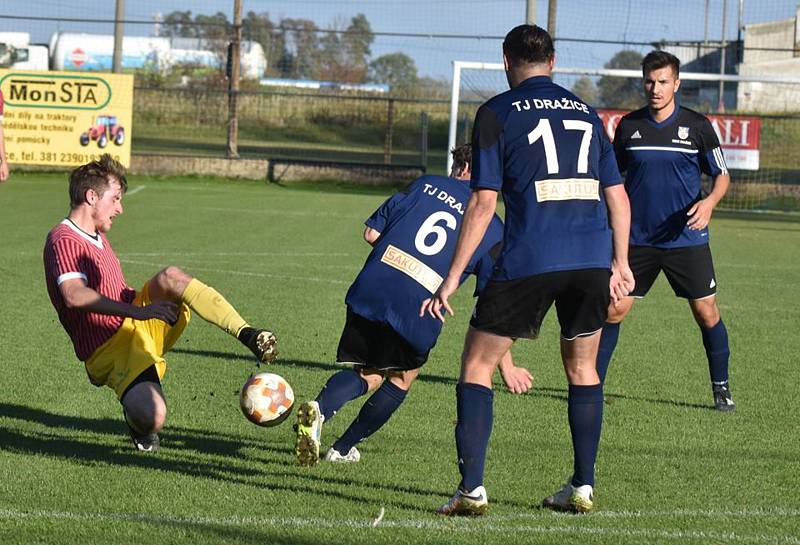 Fotbalisté Nové Včelnice prohráli v souboji nováčků na půdě Dražic 0:1.