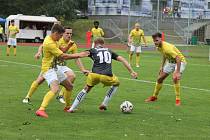 Jindřichohradečtí fotbalisté (ve žlutém) vstoupili do nového ročníku divize s výraznými změnami v kádru.