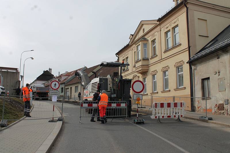 V pondělí začala další etapa opravy Václavské ulice v Jindřichově Hradci.