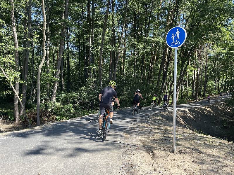 Stezka pro pěší i cyklisty se otevře už v příštím týdnu.