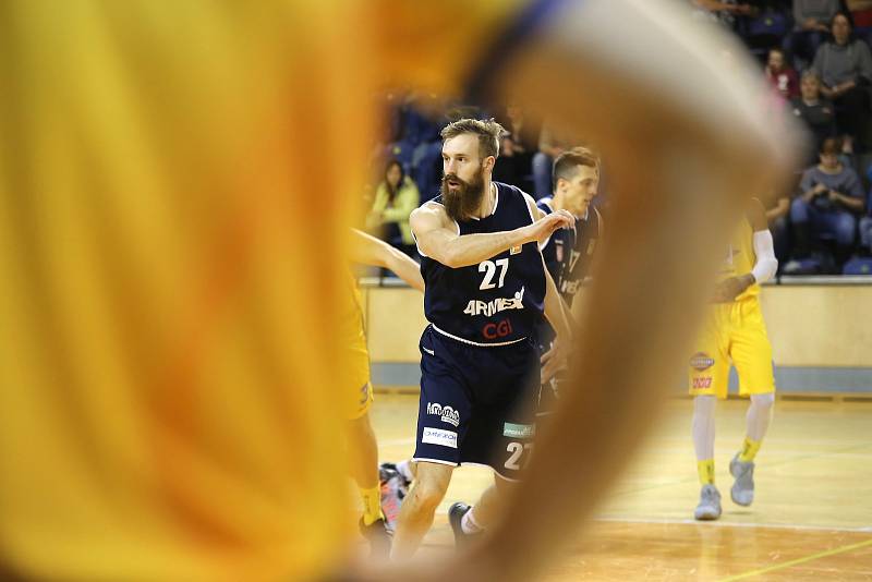 Vyrovnané utkání s Děčínem ztratili jindřichohradečtí basketbalisté až v samotném závěru.