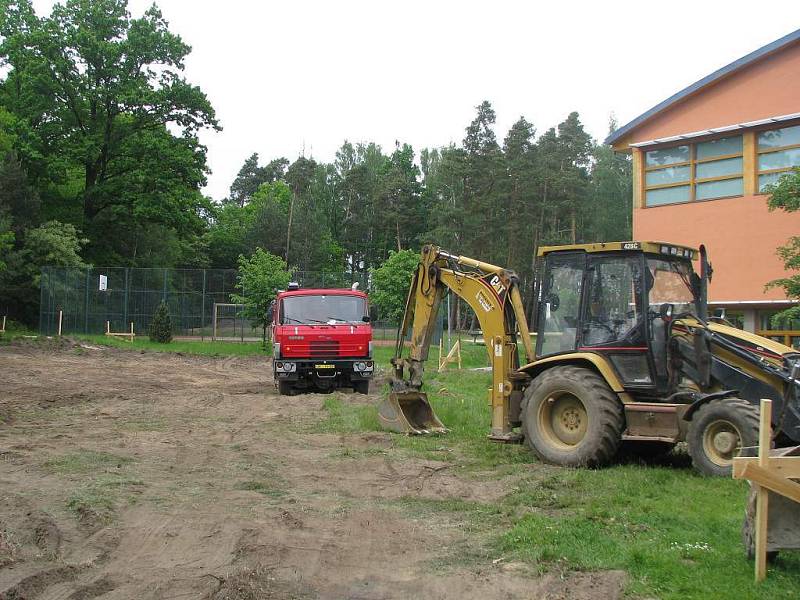 Staveniště pro budoucí školku v Suchdole nad Lužnicí. 