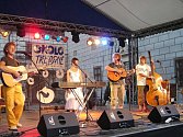 Pódium na festivalu Okolo Třeboně. 