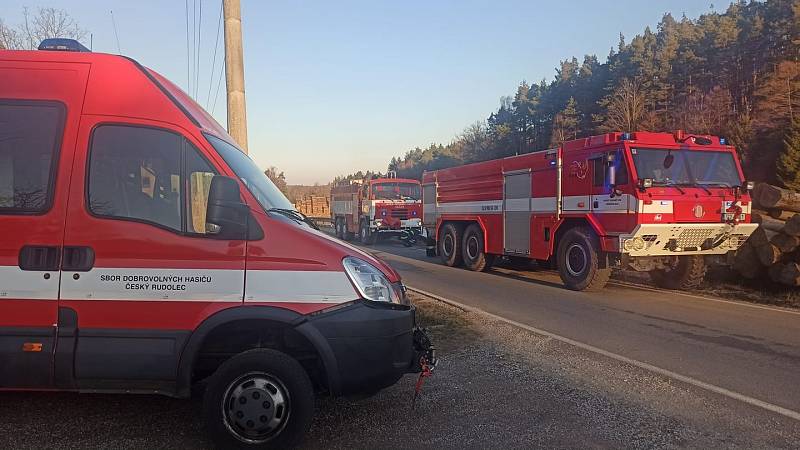 Požár lesa u Radíkova na Českorudolecku.