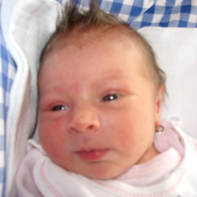 Aneta Stuchlíková ze Suchdola nad Lužnicí narodila 2. září 2012 Lucii Brůžkové a Jiřímu Stuchlíkovi. Měřila 48 centimetrů a vážila 3000  gramů.