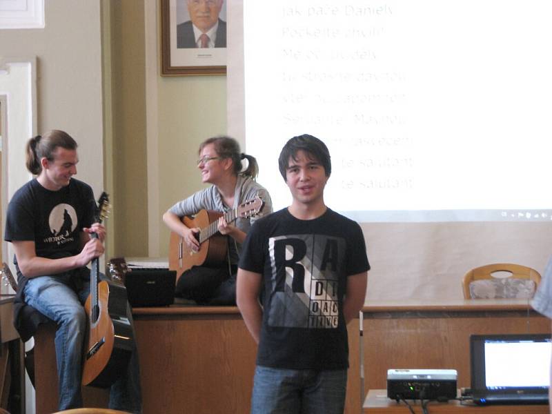 Studenti třeboňského gymnázia stávkovali.