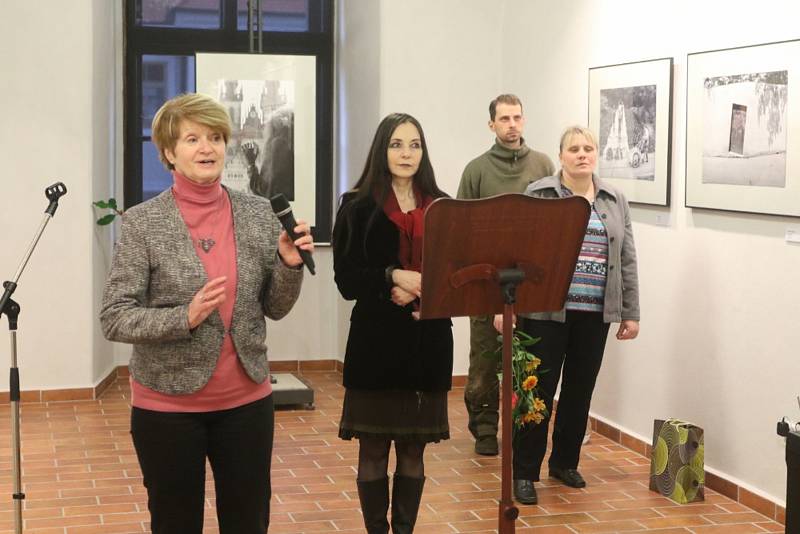 Vernisáží byla v pátek zahájena výstava fotografií Antonína Špáta k jeho 85. narozeninám.