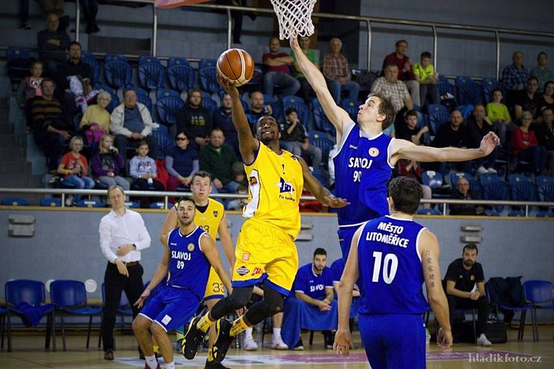 Jindřichohradečtí basketbalisté porazili v 12. kole I. ligy na domácí palubovce Litoměřice 98:65.