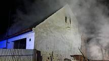 Požár u rodinného domu v Kolencích způsobil škodu za 300 tisíc korun.