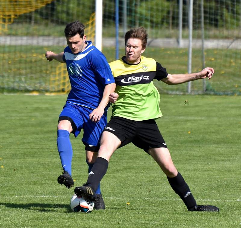 Fotbalisté Třeboně zvítězili v 23. kole krajského přeboru v Oseku 5:1.