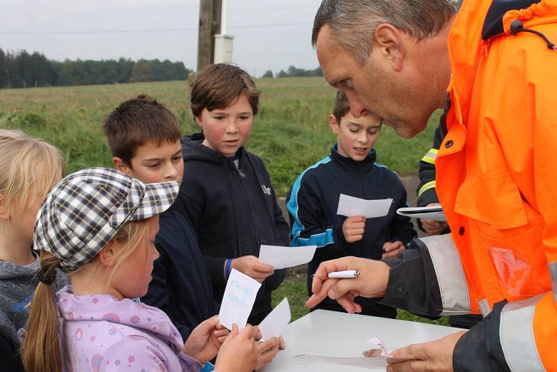 BRANNÝ ZÁVOD  se skládá u  dětí  z disciplín střelba ze vzduchovky,  topografie, uzlování, první pomoc, požární ochrana a překonání překážky po laně. Dorostenci mají navíc i šplh, vodní příkop a optickou signalizaci. 