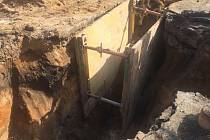 Stavba kanalizace i opravy silnic budou komplikovat dopravu v Suchdole a okolí i v létě.