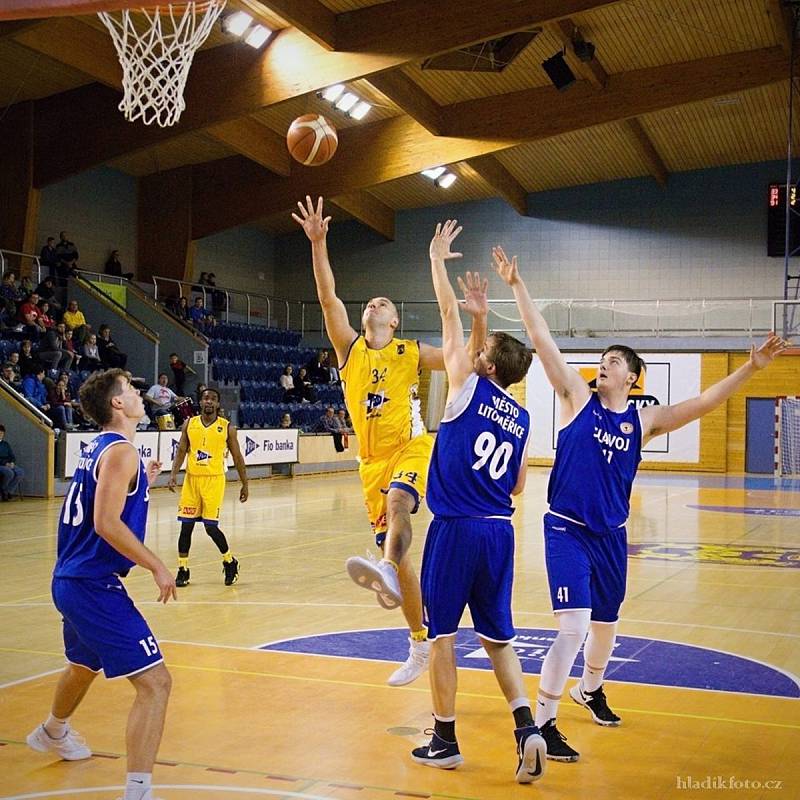 Jindřichohradečtí basketbalisté porazili v 12. kole I. ligy na domácí palubovce Litoměřice 98:65.