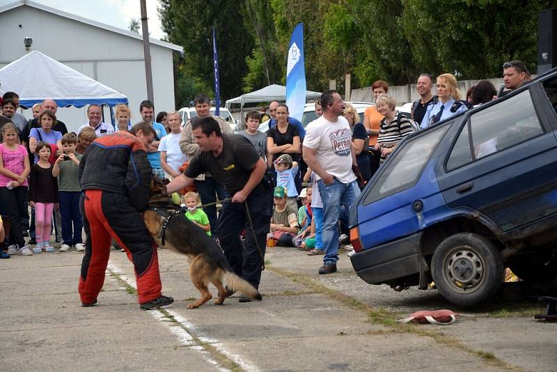 Den integrovaného záchranného systému přilákal do areálu jindřichohradecké požární stanice stovky lidí. 