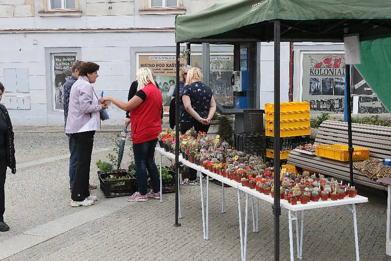 První "farmářské" trhy roku 2018 v Hradci.