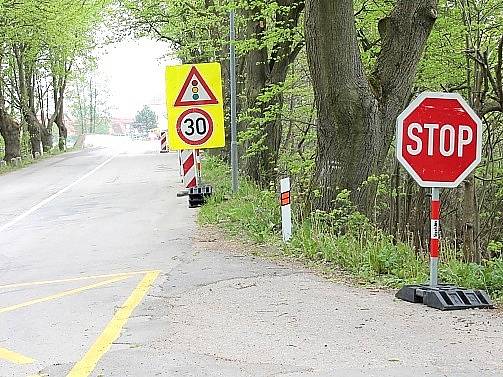 Na hlavním tahu z Jindřichova Hradce na Třeboň a České Budějovice začala oprava mostu u Staré Hlíny.