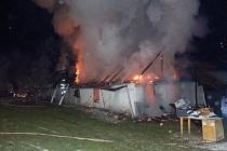 Požár v Horní Radouni zničil obytnou část i stodolu.